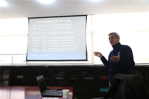 Maxim Ivanov博士作学术报告