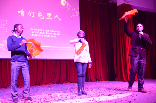 生物物理所留学生合唱《屯里的人》
