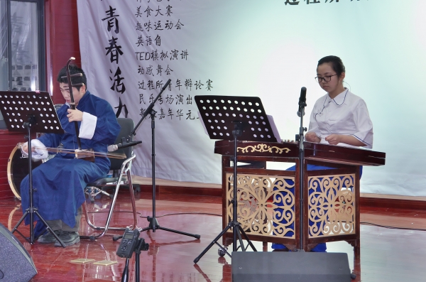 二胡、扬琴合奏《奔驰在千里草原》