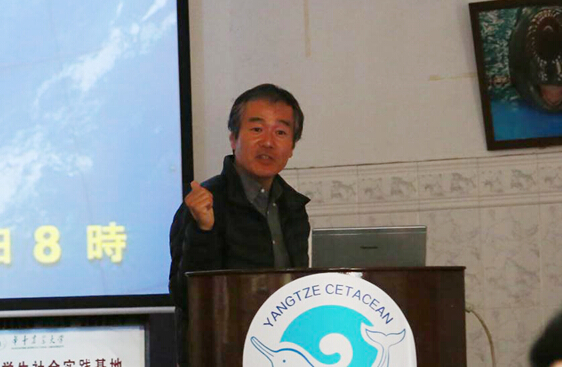 Tomonari Akamatsu教授在报告现场