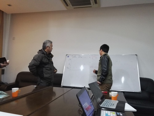 谭支良与刘勇进行学术探讨